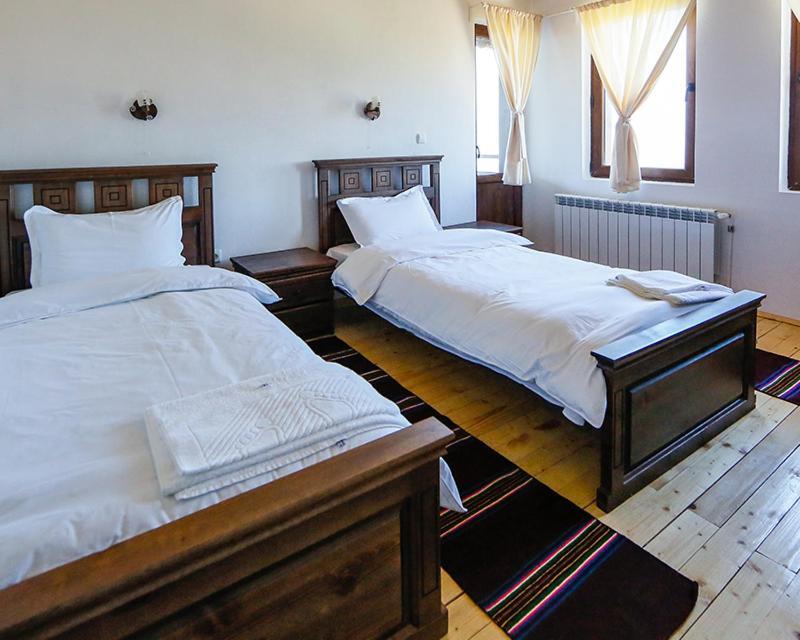 Skrebatno Калпаците - Kalpacite Guest Houses מראה חיצוני תמונה